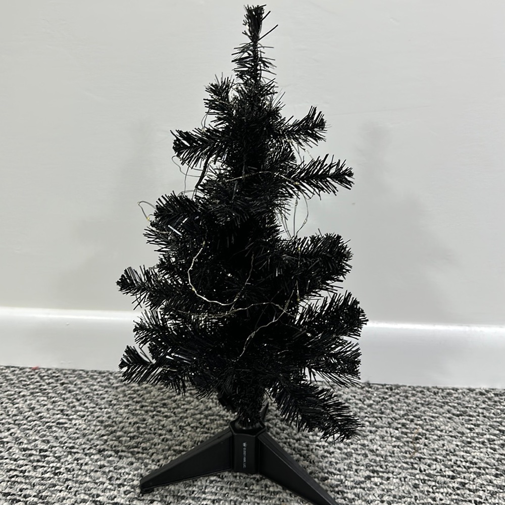 Hallmark 18.75 inch bk Halloween Tree with two sets of battery operated lights.